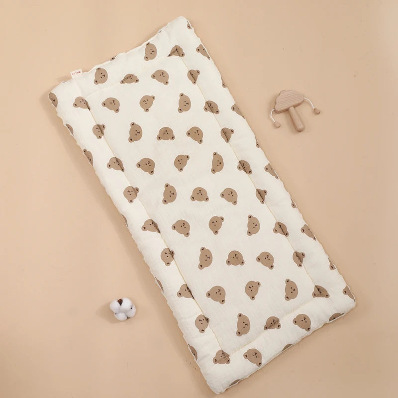 Photo qui montre un coussin pour poussette avec des motifs d&