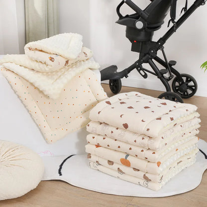 La photo montre différents coussins universels pour bébé.