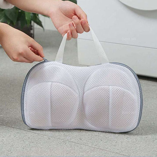 La photo montre un filet de lavage pour soutien-gorge avec sa fermeture Éclair.