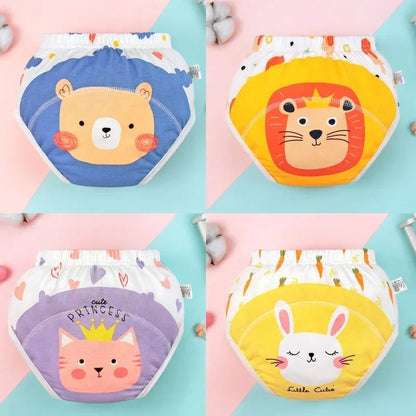 Lot de quatre couches lavables pour bébé avec des motifs d&